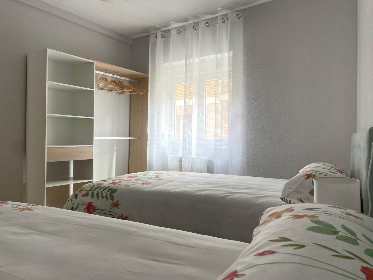 Vut Las Almenas Ávila Esterno foto